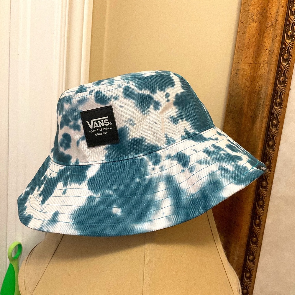 Vans hat for girls, green and white color, size ML.